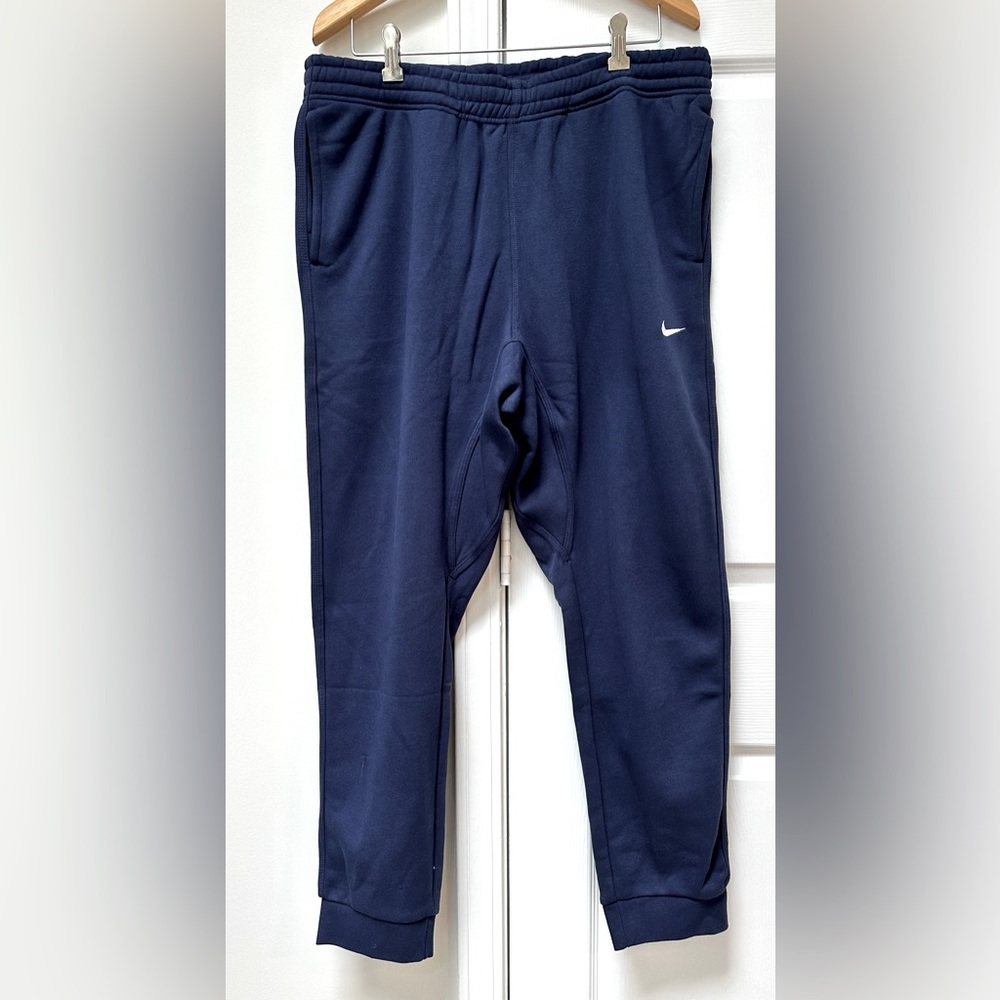 Men’s Nike Club Fleece Pants — Standard Fit Taper Leg